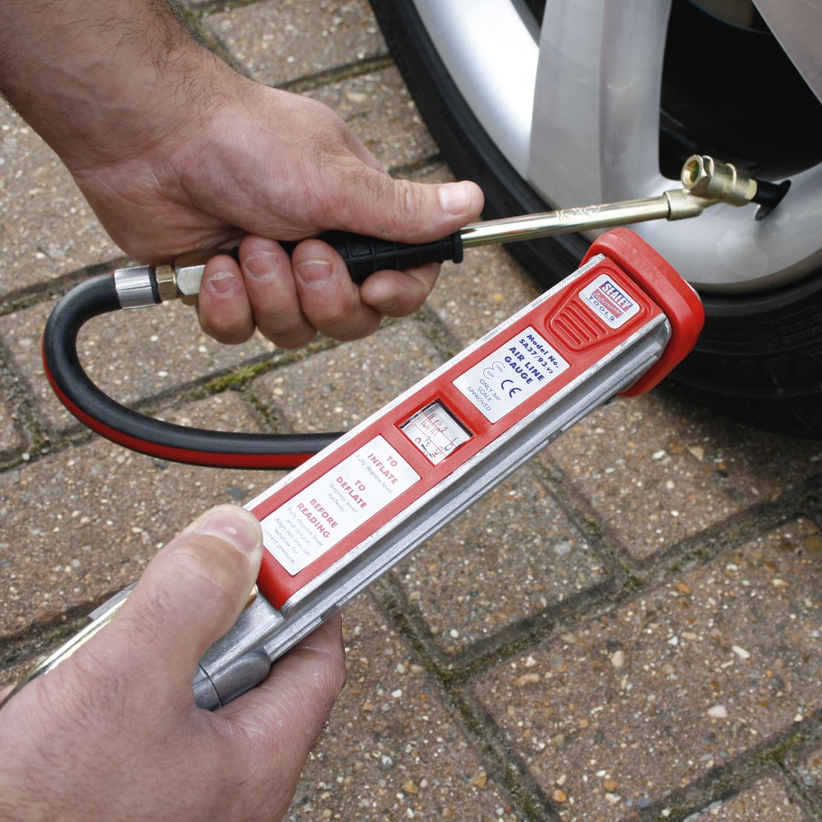 Sealey Professional Tyre Inflator with Twin Push-On Connector SA37/93