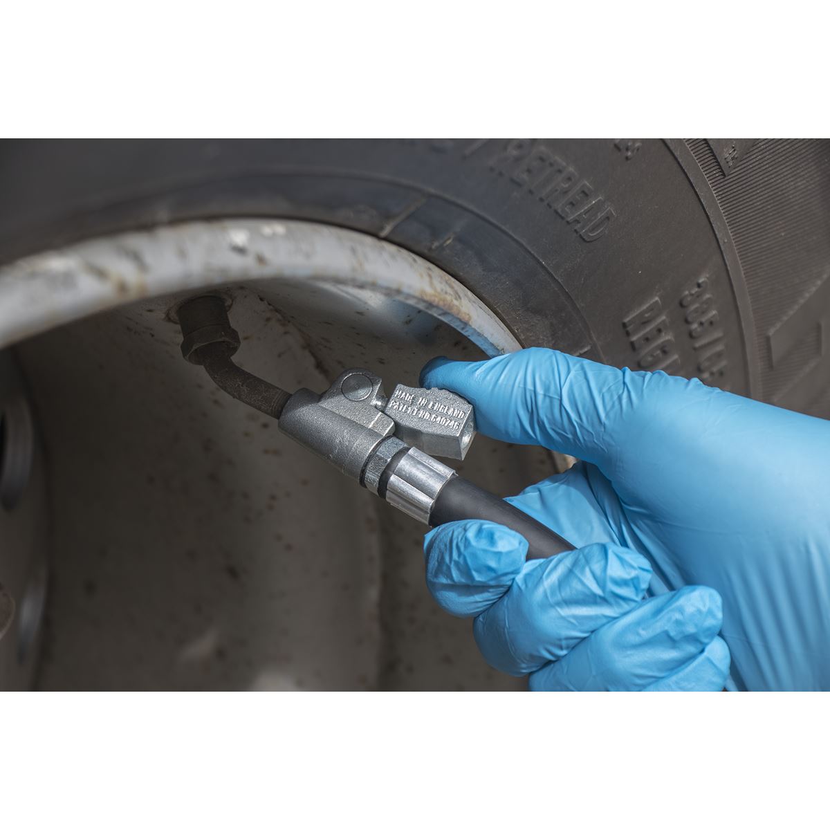 Sealey Professional Tyre Inflator with 2.5m Hose & Clip-On Connector SA37/94