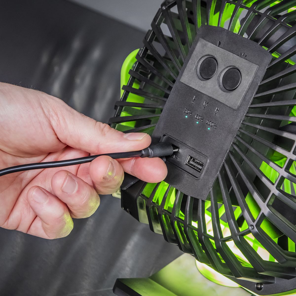 Sealey Portable Clip Fan with Worklight 8" 4 Speeds For Desktop etc SCF8WL