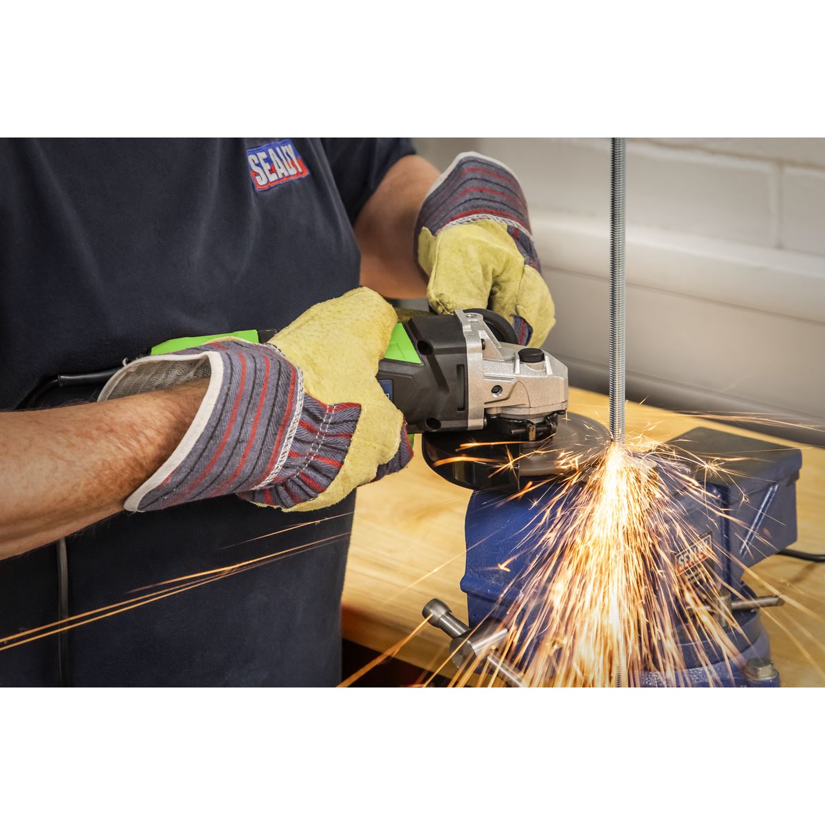Sealey Angle Grinder �115mm 750W/230V SG115EHV