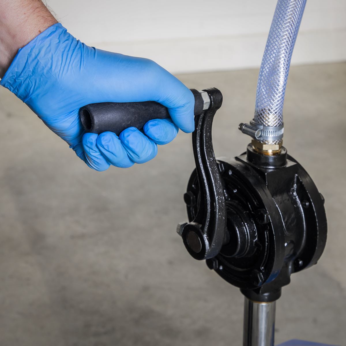 Sealey Gear Oil Pump with 10.5L Steel Reservoir TP70