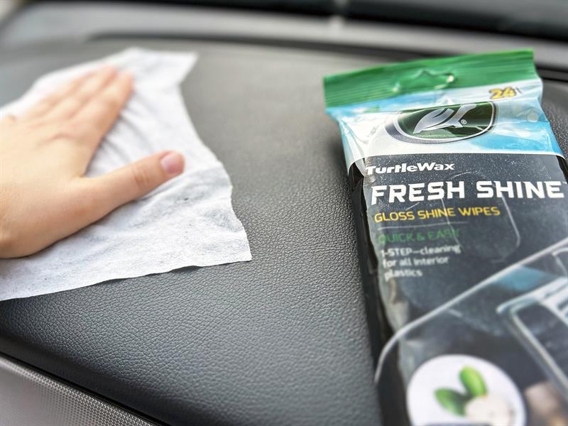 Turtle Wax Fresh Shine Gloss Wipes, Spring Fresh (Pack of 24) TWX54071