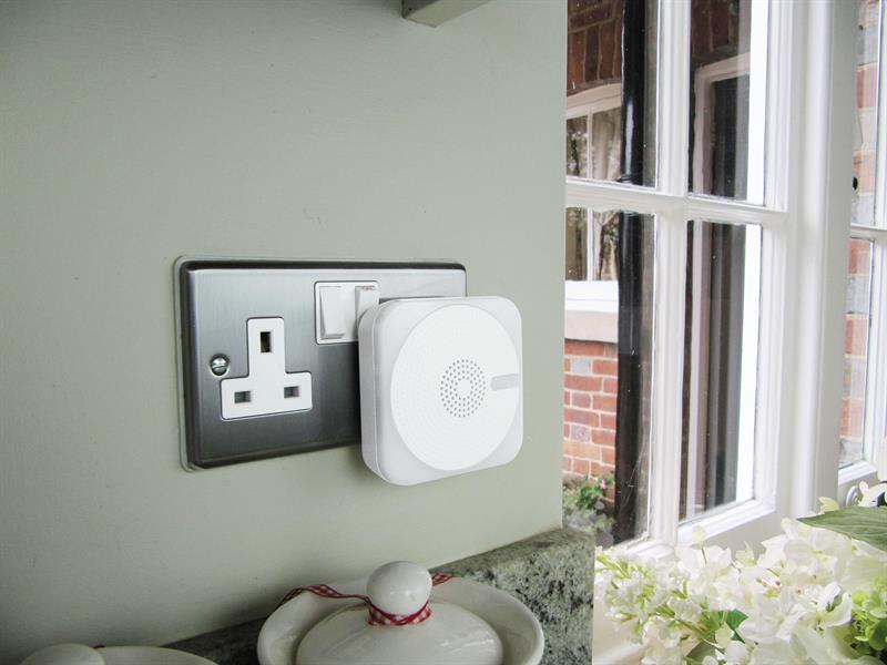Uni-Com Plug-In Door Chime with Kinetic Bell Push UNC66408