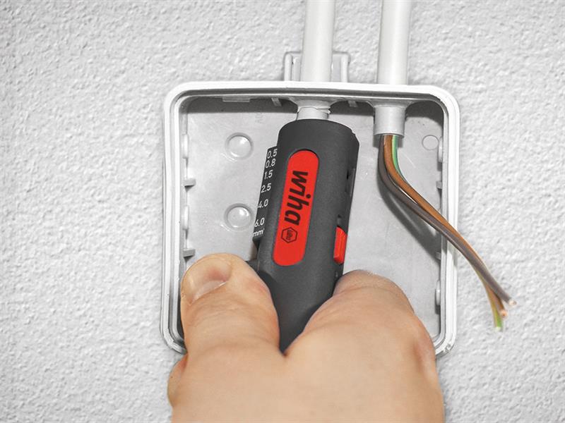 Wiha Stripping Multi tool Range Of 0.5 to 6.0mm² Length 125mm WHA44242