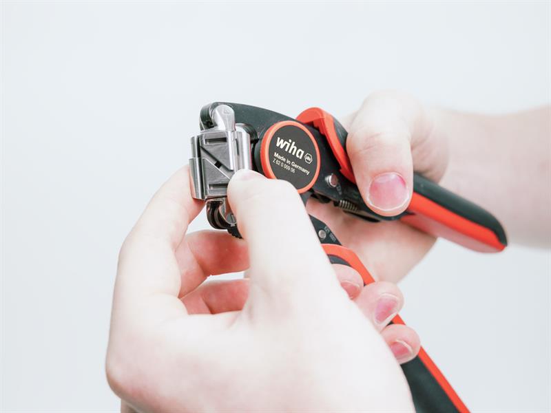 Wiha Automatic Crimp Tool WHA45223