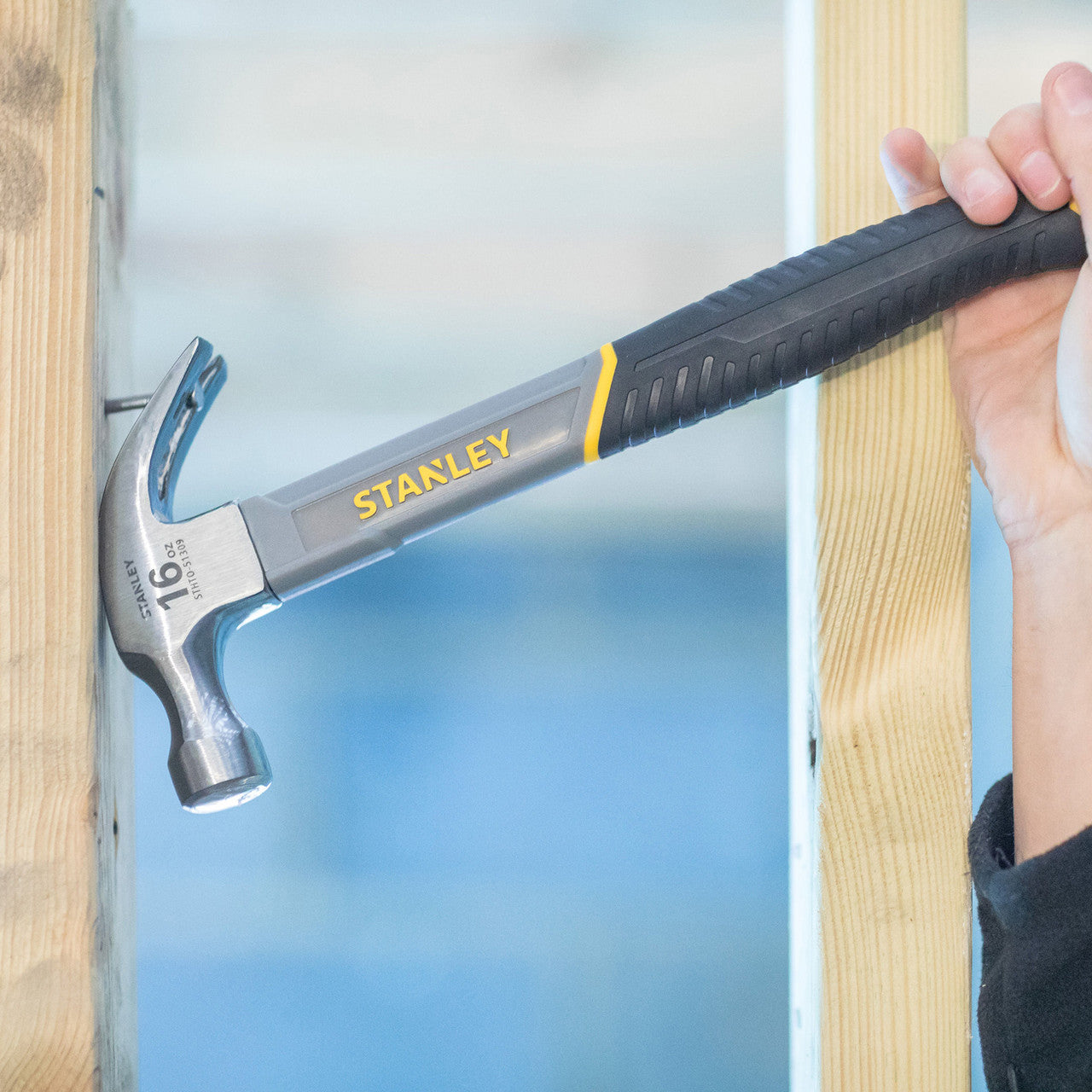 Stanley Claw Hammer with Fibreglass Shaft 20oz bi-material grip STHT0-51310