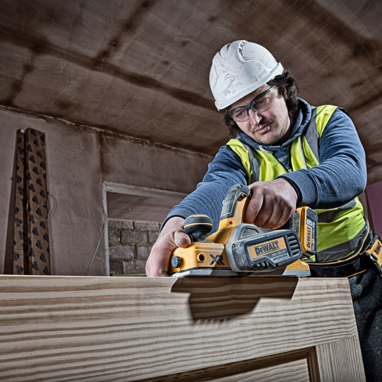 Dewalt 18V XR 82mm Brushless Planer Body Only Planing Depth Of 2mm DCP580N