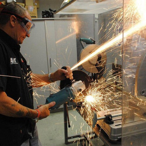 Makita 9" 230mm Angle Grinder 240V 2,000W Compact Size Lightweight GA9050