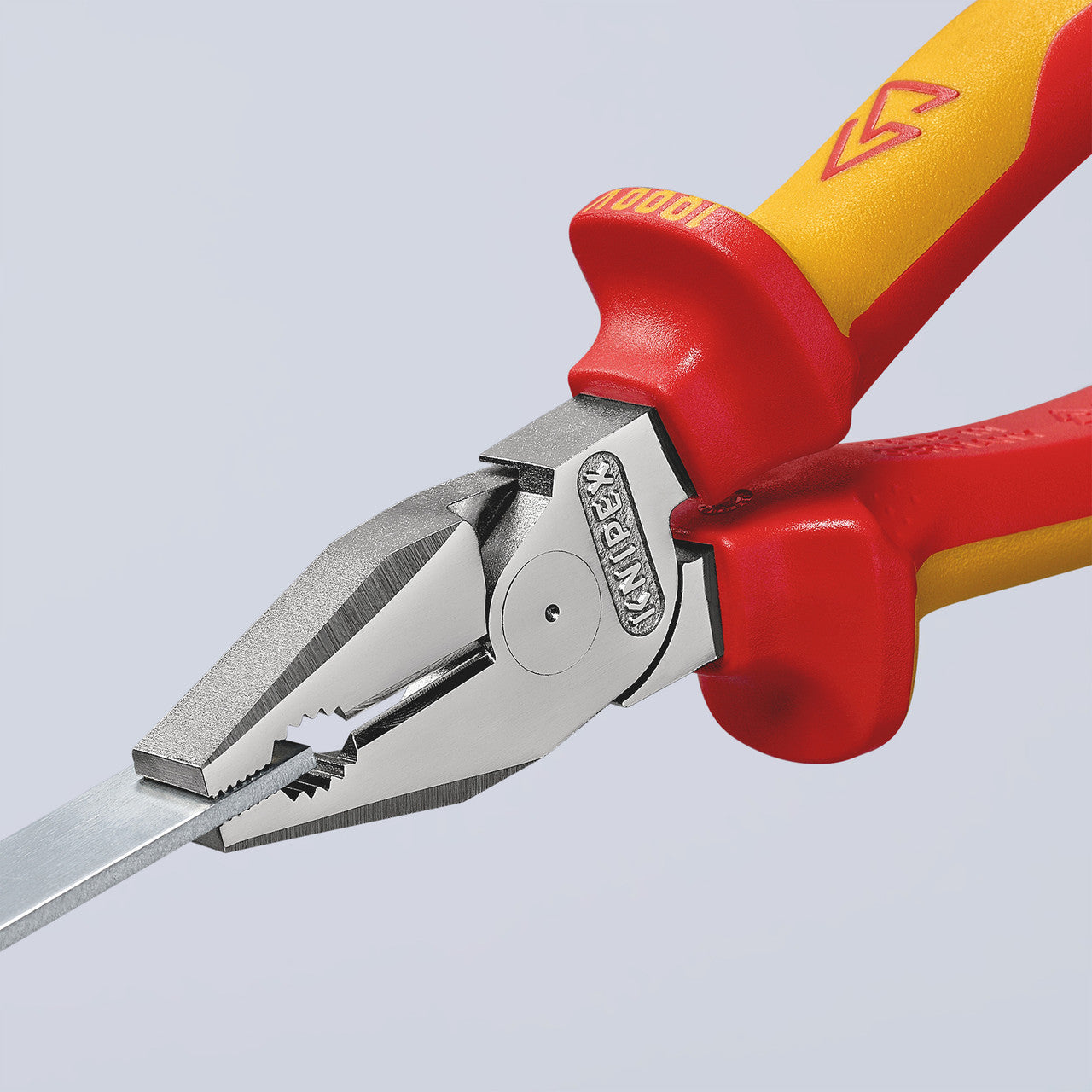 Knipex High Leverage Combination Pliers VDE 1000V 200mm Cuts 2.8 mm 0206200SB