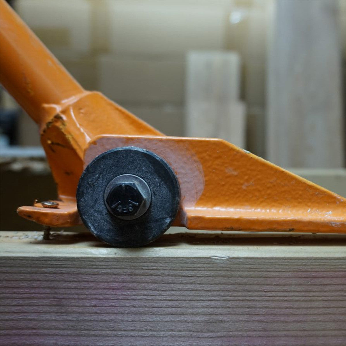 Gutster Demolition Wrecking Bar with Wheels 1.5 metres With Nail puller GB02