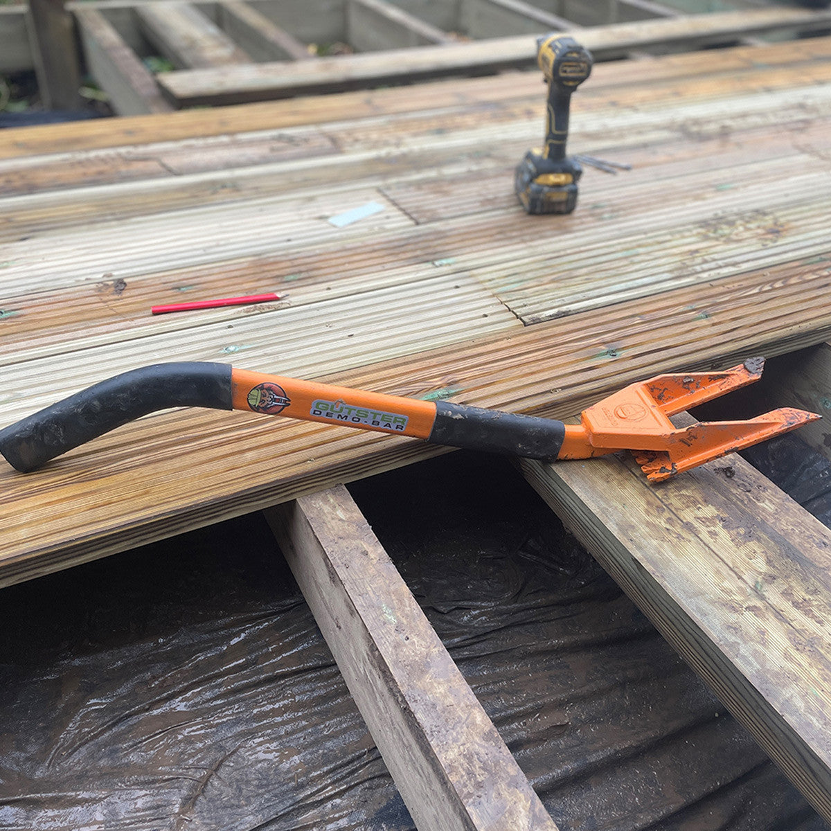 Gutster Mini Demolition Bar with Nail Puller 0.76m Cast Head Tubular Handle GB04