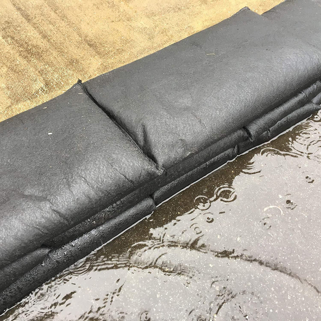 Quick Dam Water Activated Flood Bags 30cm 1ft x 61cm 2ft Pack of 20 QD1224-20