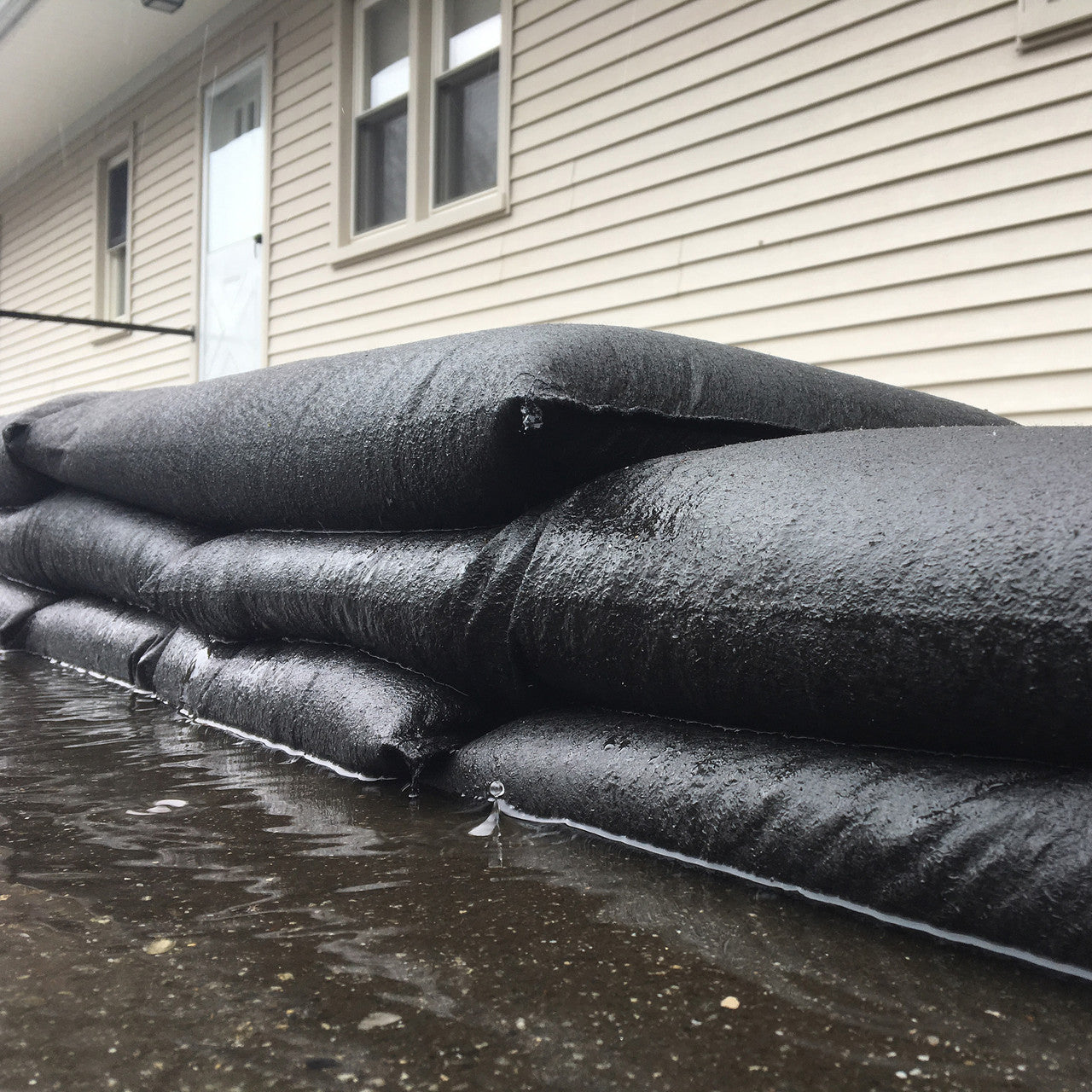 Quick Dam Water Activated Flood Bags 30cm 1ft x 61cm 2ft Pack of 20 QD1224-20