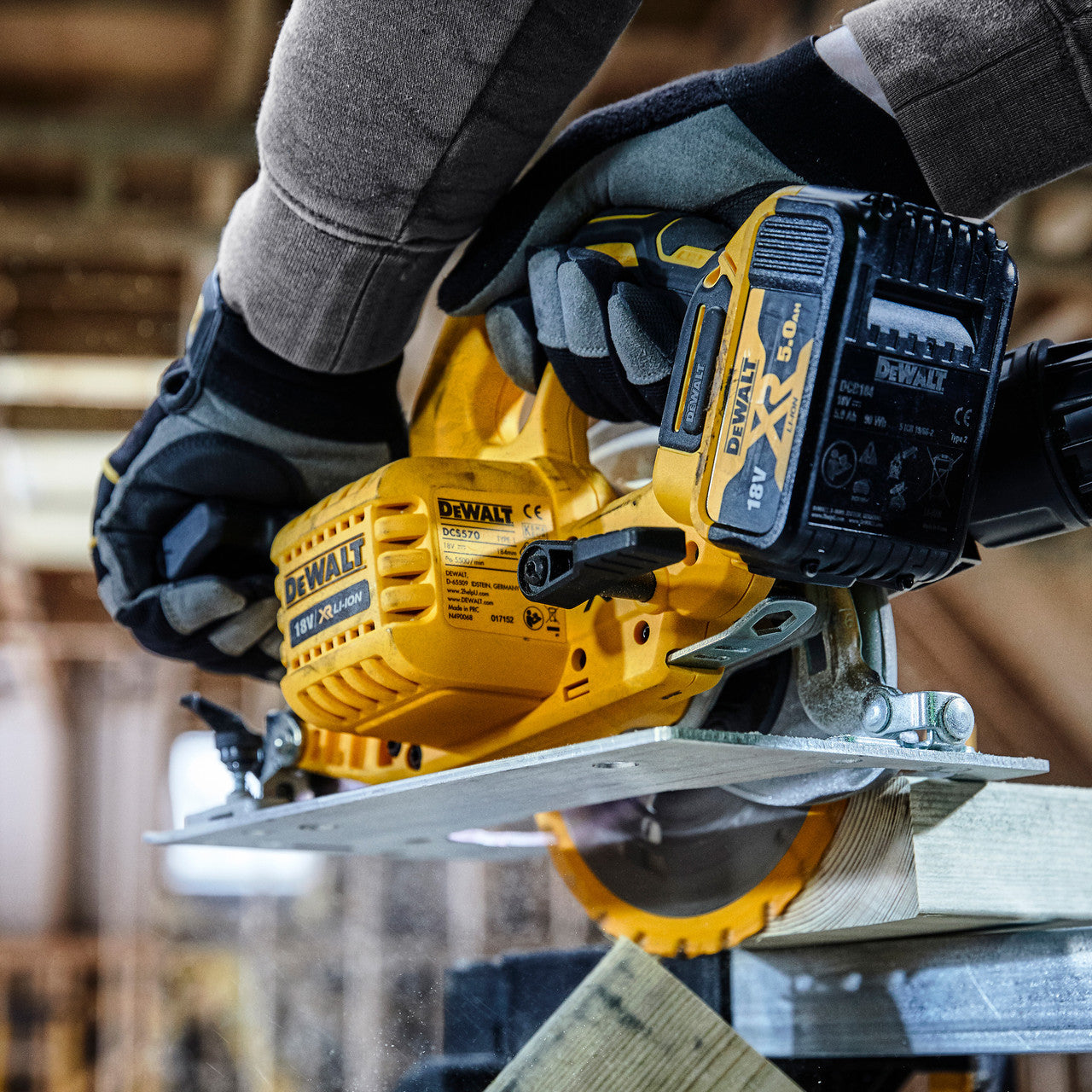 Dewalt 18V XR 184mm Brushless Circular Saw Body Only Bevel Capacity: 57° DCS570N