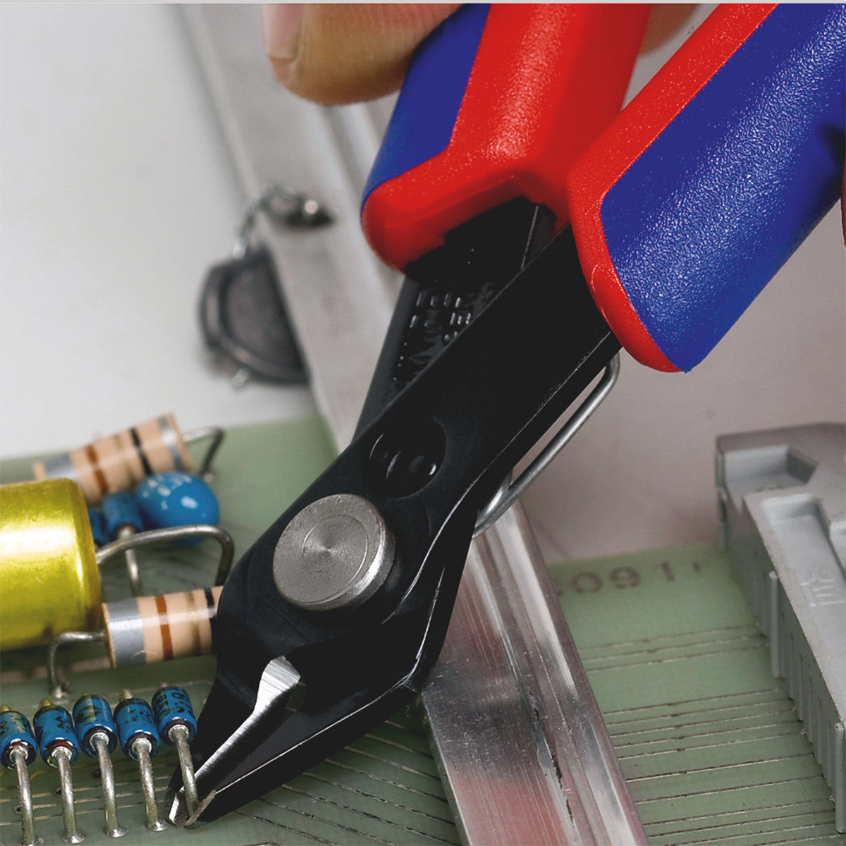 Knipex Ultra Fine Work Electronic Super Knips 125mm Cut 0.2 – 1.6 mm 7861125SB