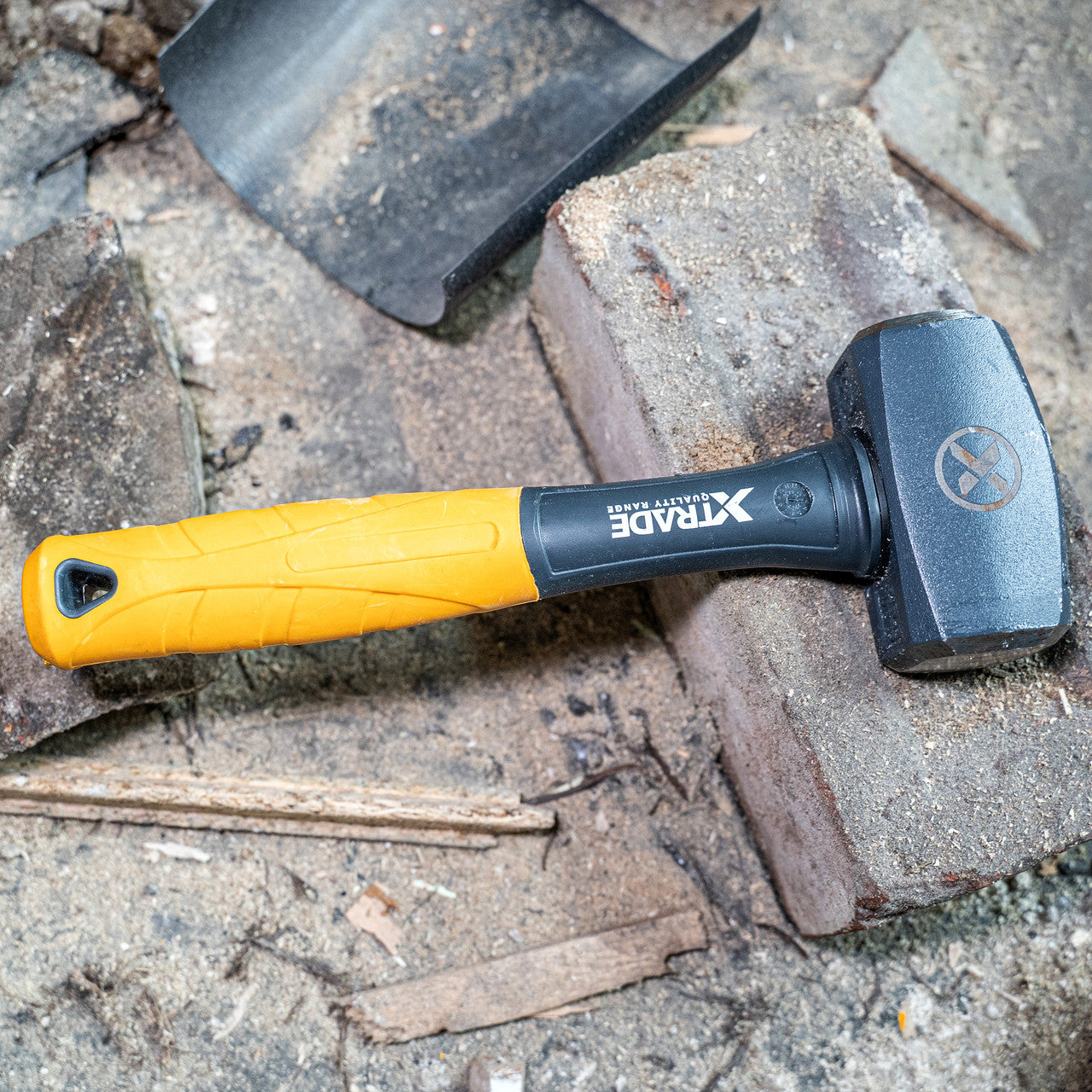 XTrade Club Hammer with Fibreglass Handle 4.0lb Building And Demolition X0900080