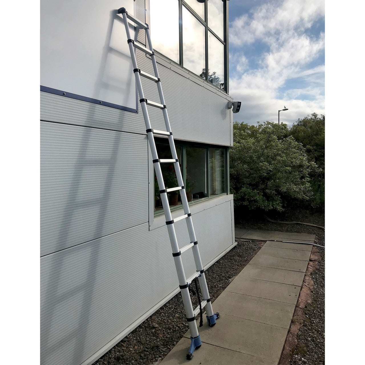 BuildCraft TaskLadder Soft Close Telescopic Ladder with Folding Feet 3.8m SR10106