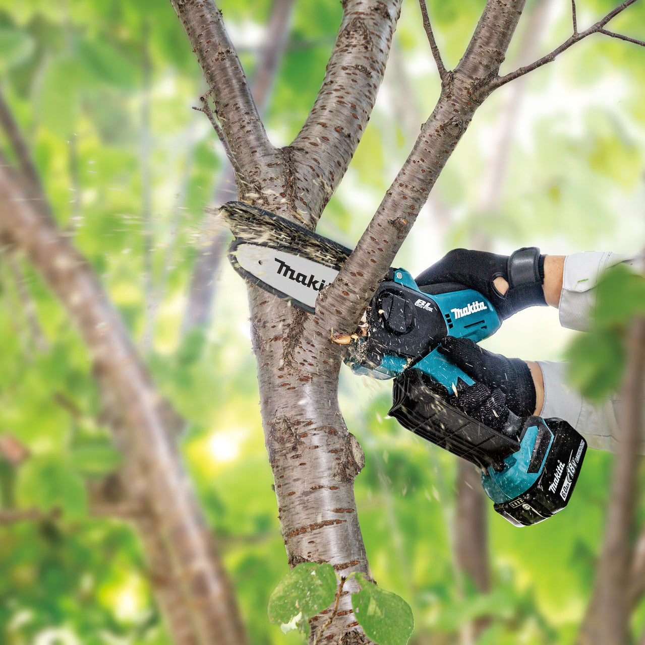 Makita 18V LXT Pruning Saw 1 x 5.0Ah Battery & DC18RC Charger DUC150RT