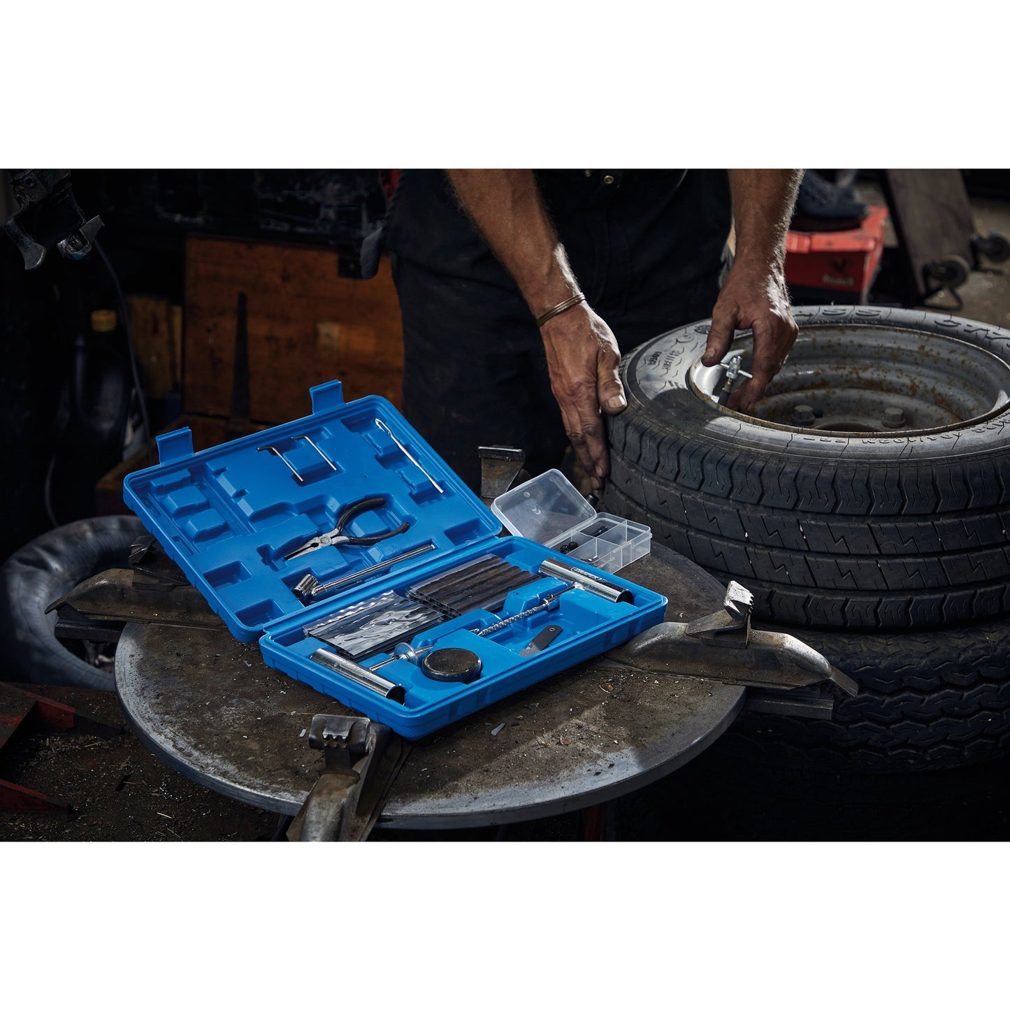 Draper Puncture Repair Kit for Tubeless Tyres Off Road Vehicles 65 Piece 04139