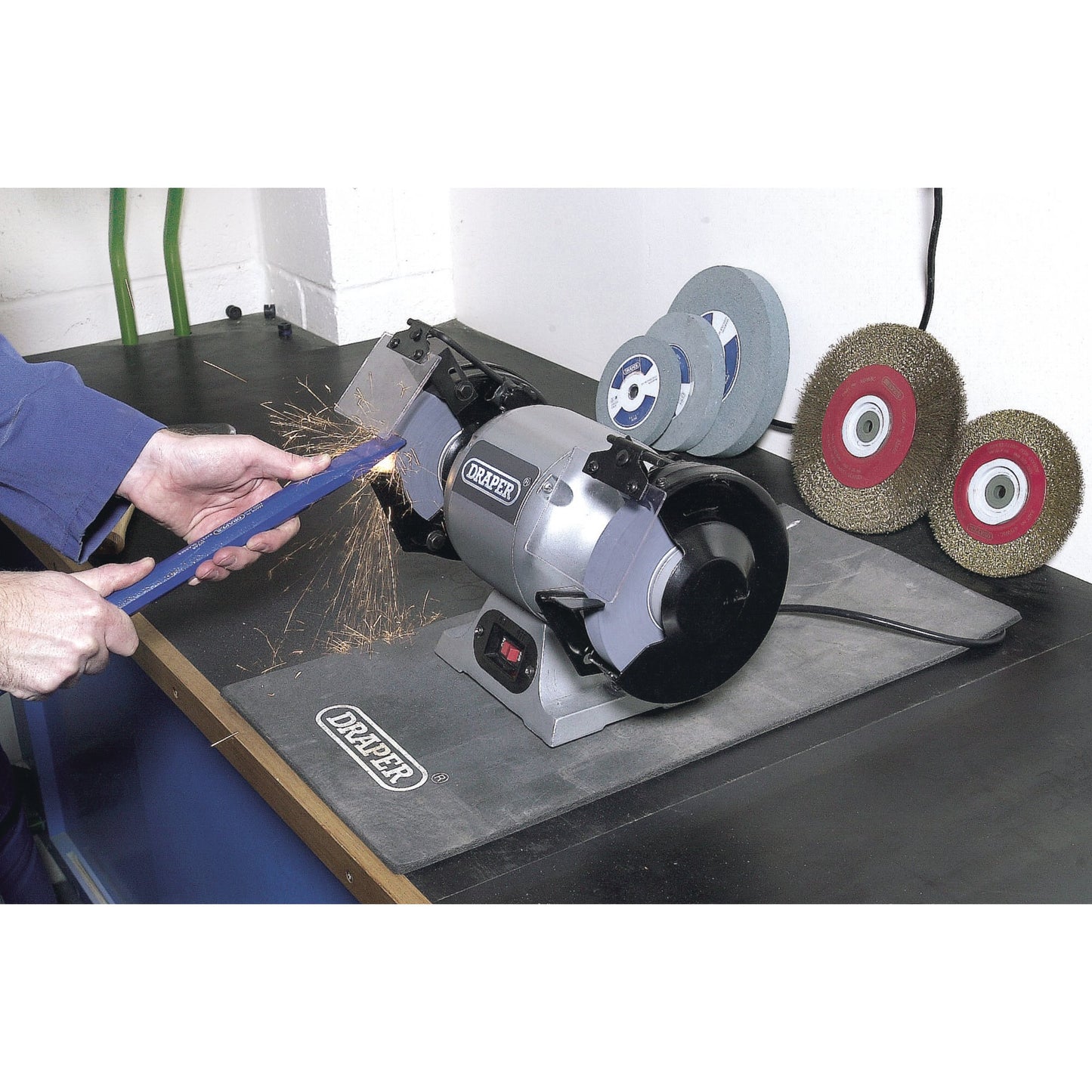 Draper 230V Heavy Duty Bench Grinder 150mm 370W Course & Fine Wheels 29620