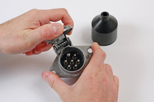 Connect 7 Pin 24 Volt Metal Socket 1pc 39952