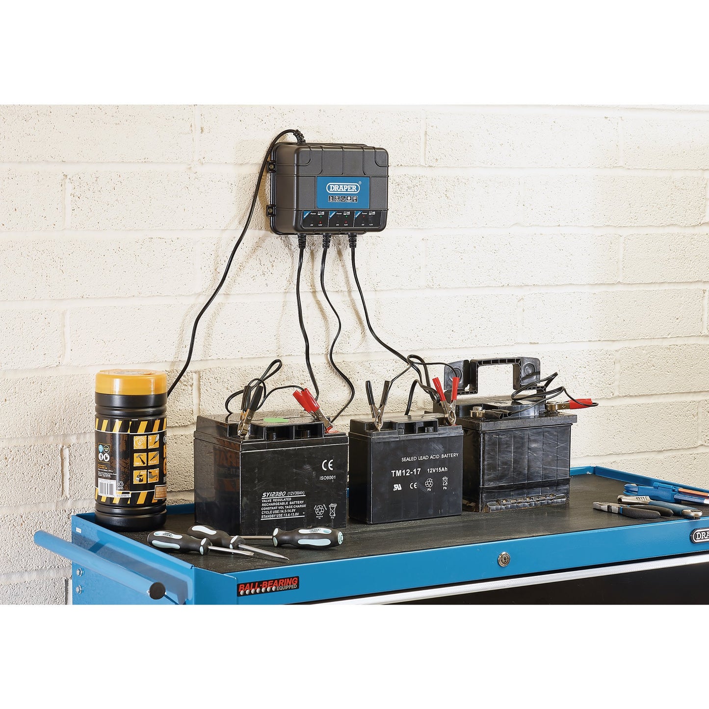 Draper 3 Bank Battery Smart Charger Station 6/12V 230V Charge Rate 2A 53172