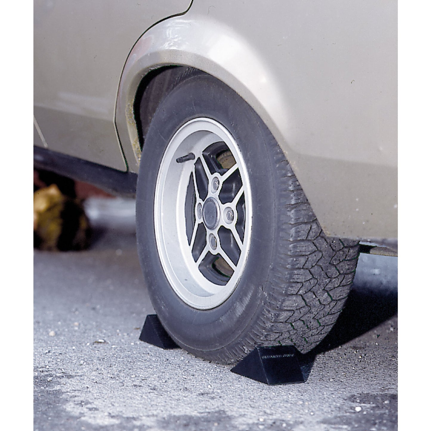 Draper Rubber Wheel Chocks Pair Size 125 x 60 x 78mm 54500
