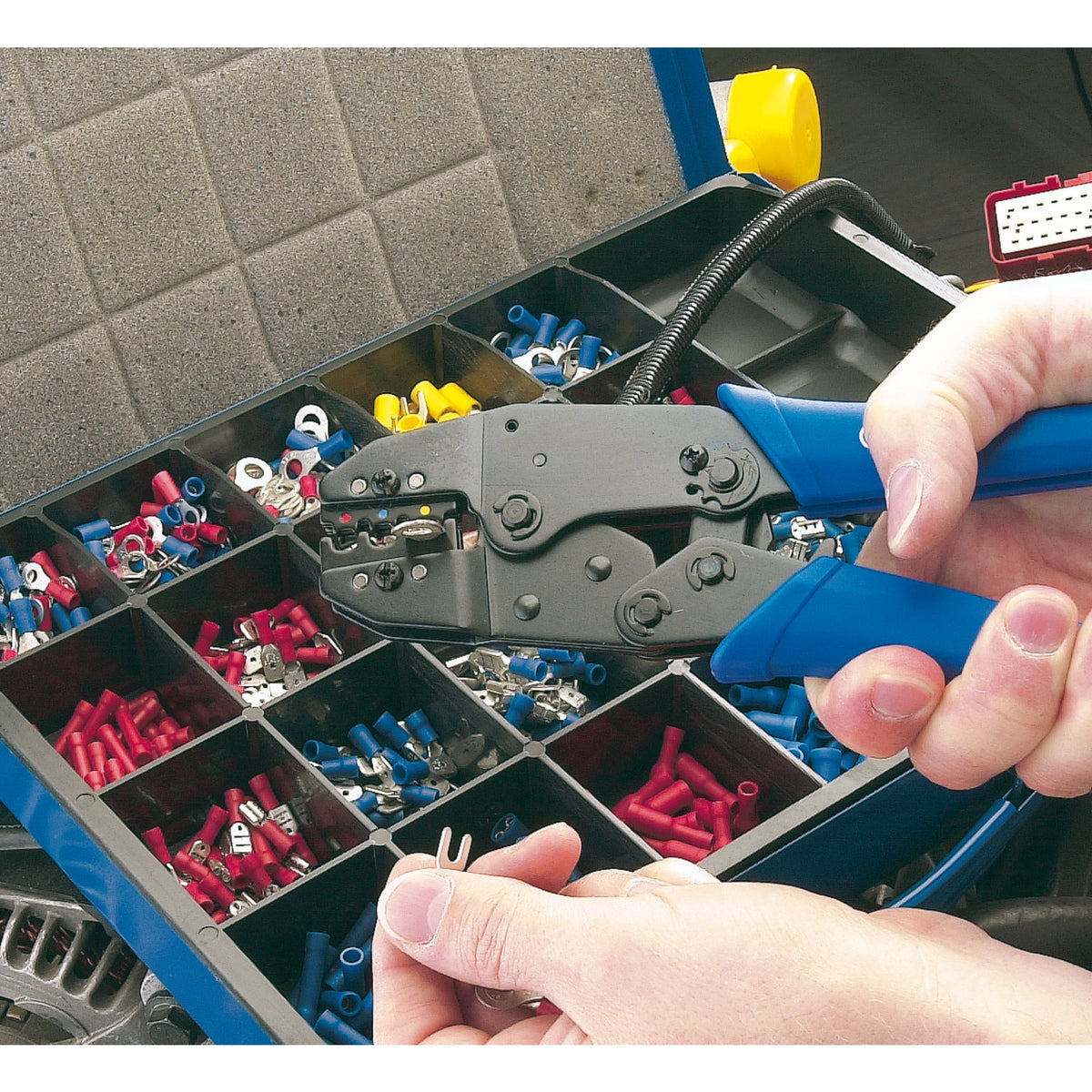 Draper Expert Ratchet Crimping Tool And Terminal Kit 220mm PVC Grips 590pc 56383