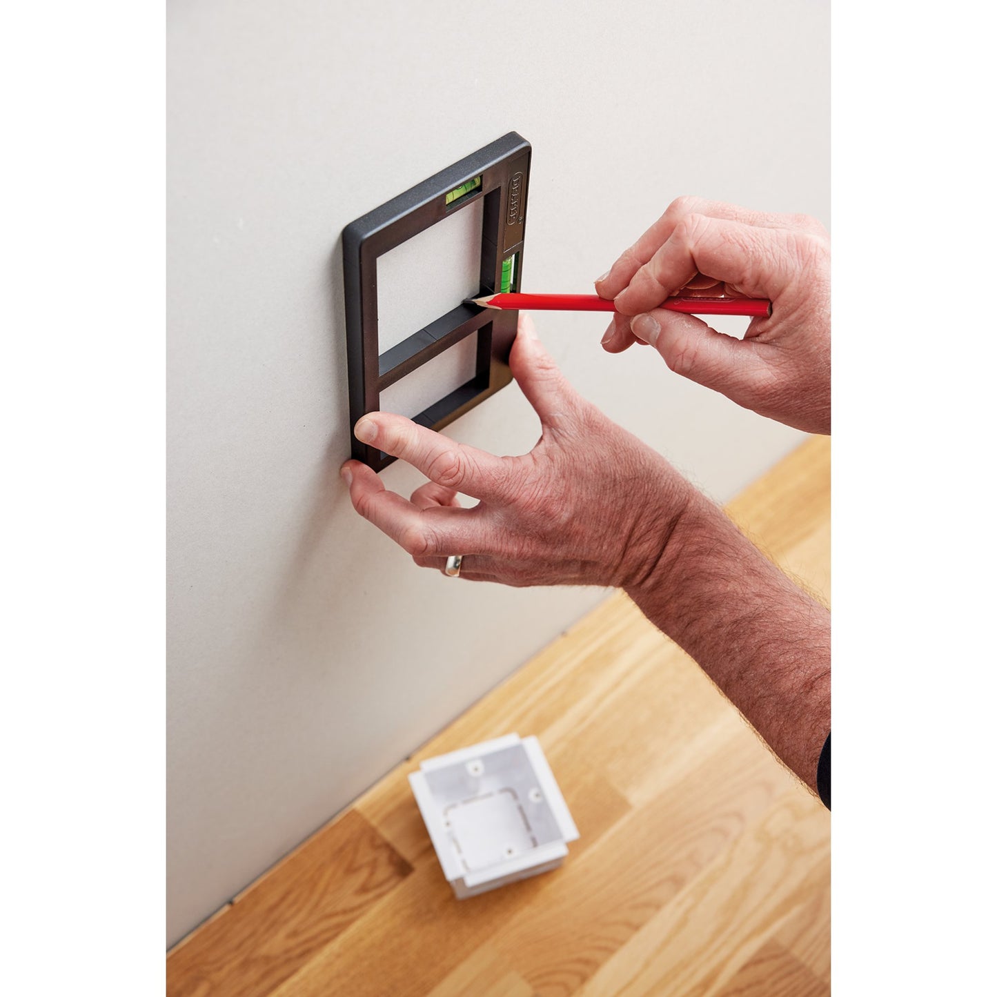 Draper Double Or Single Electrical Socket Box Cutting Template 63955