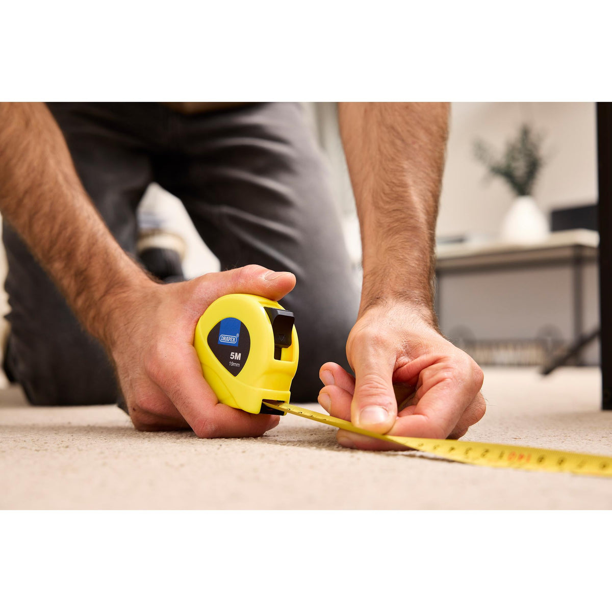 Draper ****Measuring Tapes, 5m/16ft x 19mm, 3 Colours (Dispenser of 12)