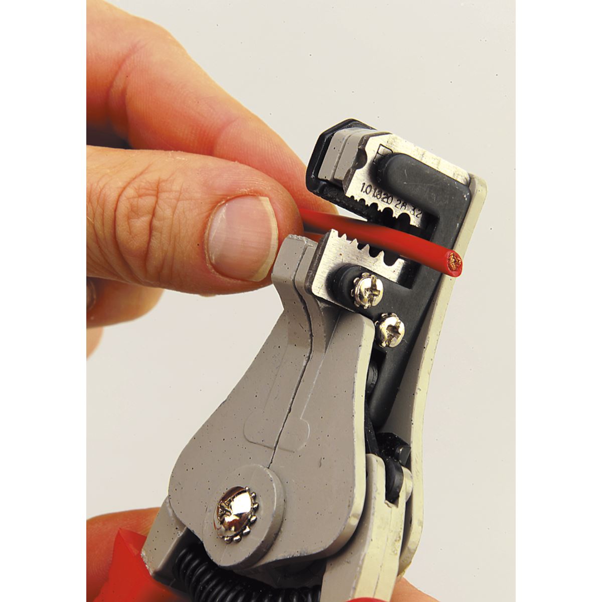 Sealey Automatic Wire Stripping Crimping Pliers From 0.13-6mm² 26-10AWG AK225