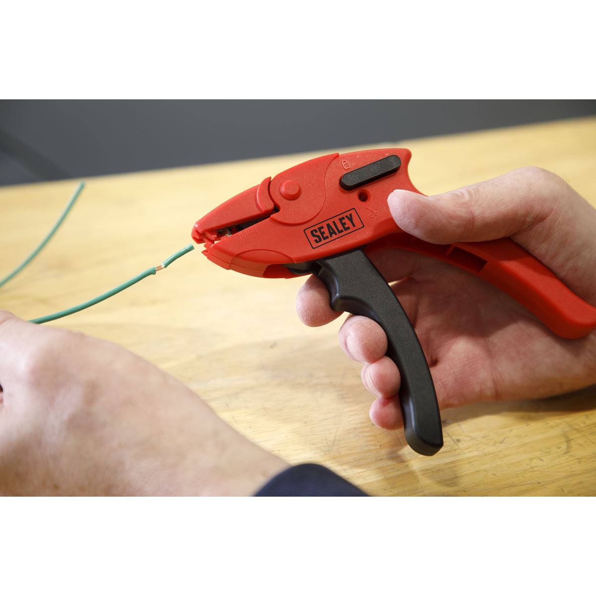 Sealey Automatic Wire Stripping Tool Pistol Grip Range 0.2 to 6mm² AK2269
