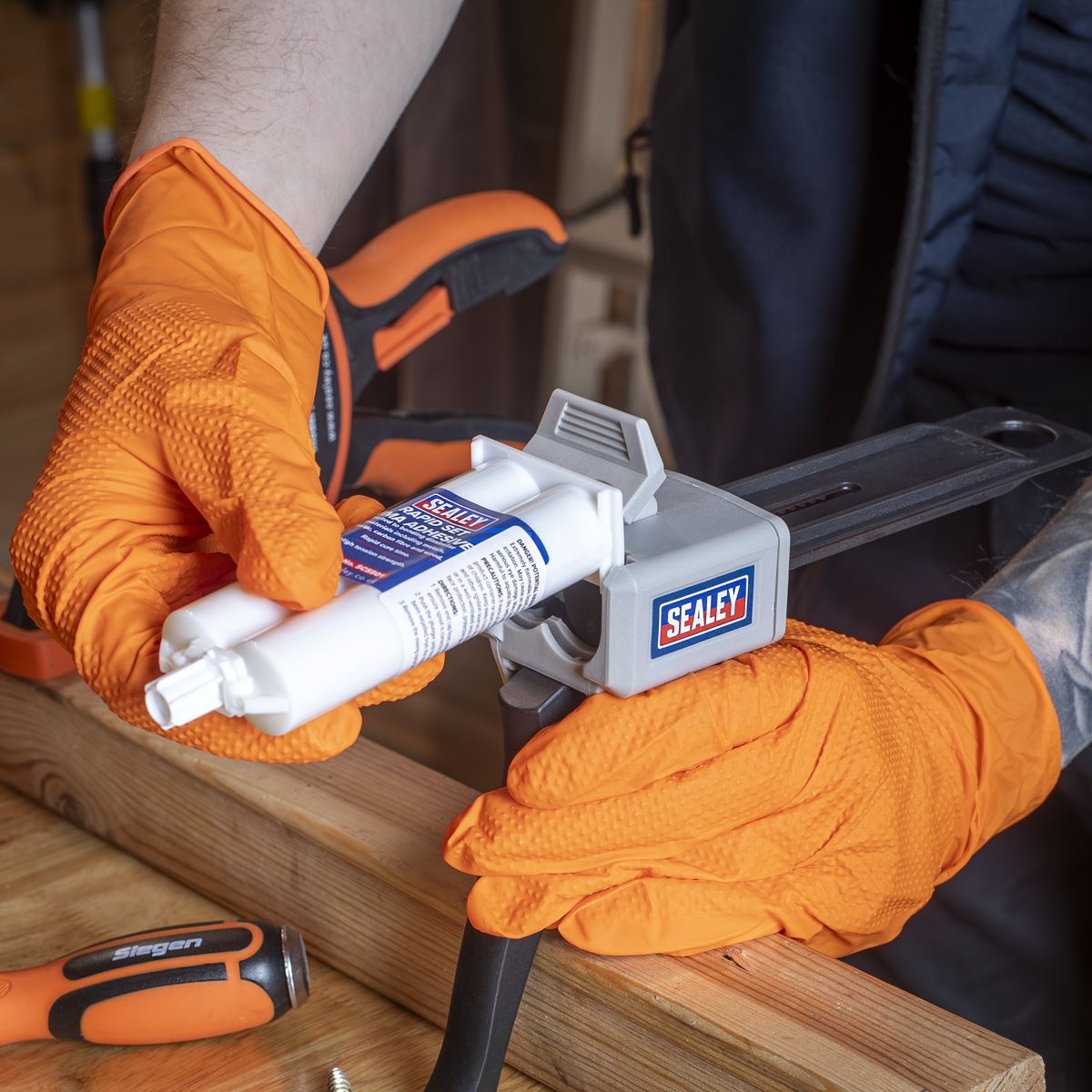 Sealey Dual Mix Applicator Glue Gun Takes 25ml and 50ml Tubes AK3880