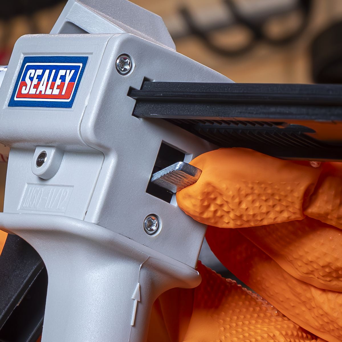 Sealey Dual Mix Applicator Glue Gun Takes 25ml and 50ml Tubes AK3880