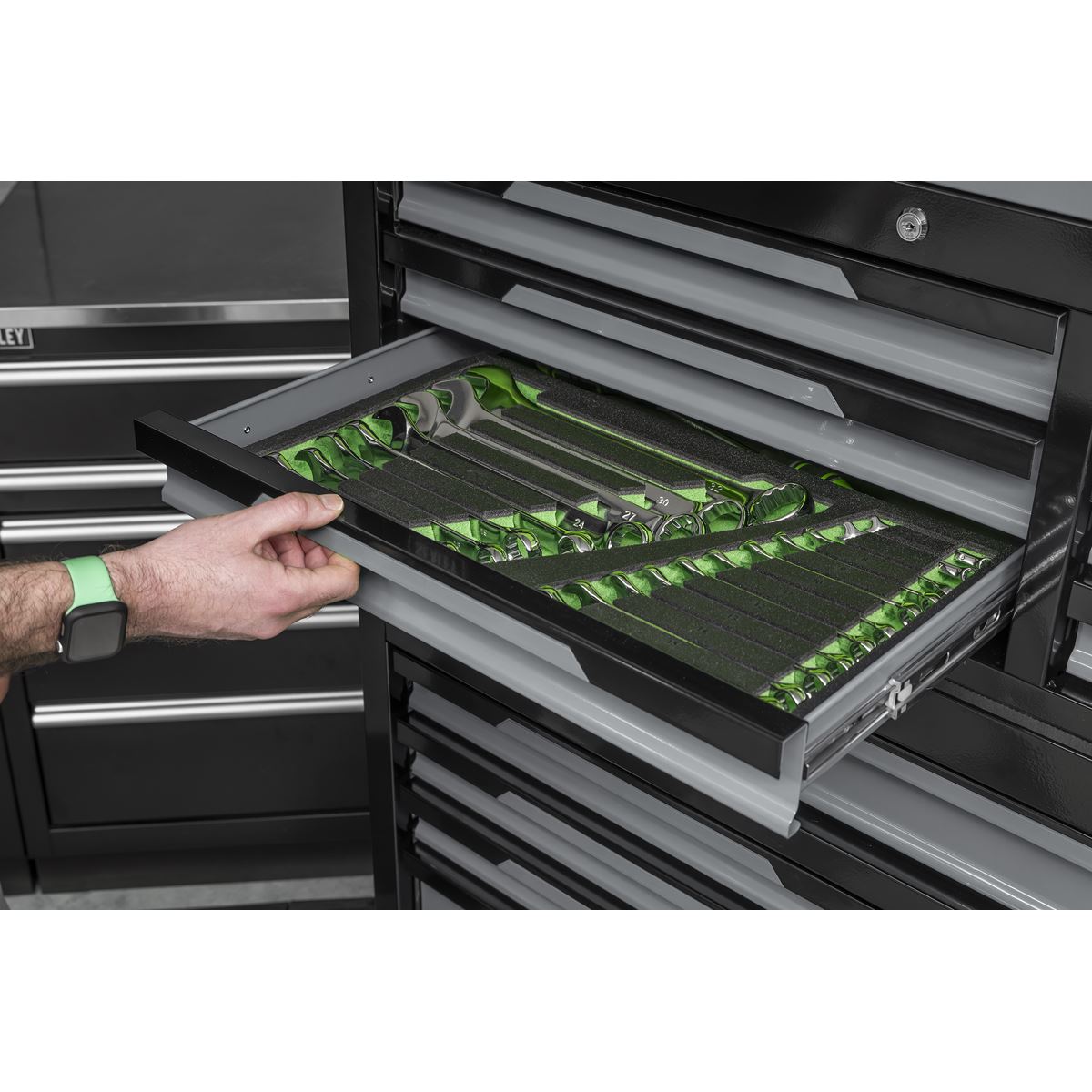 Sealey Superline Pro&reg; Topchest & Rollcab Combination 12 Drawer & 1 Door Cupboard - Grey AP1080GR
