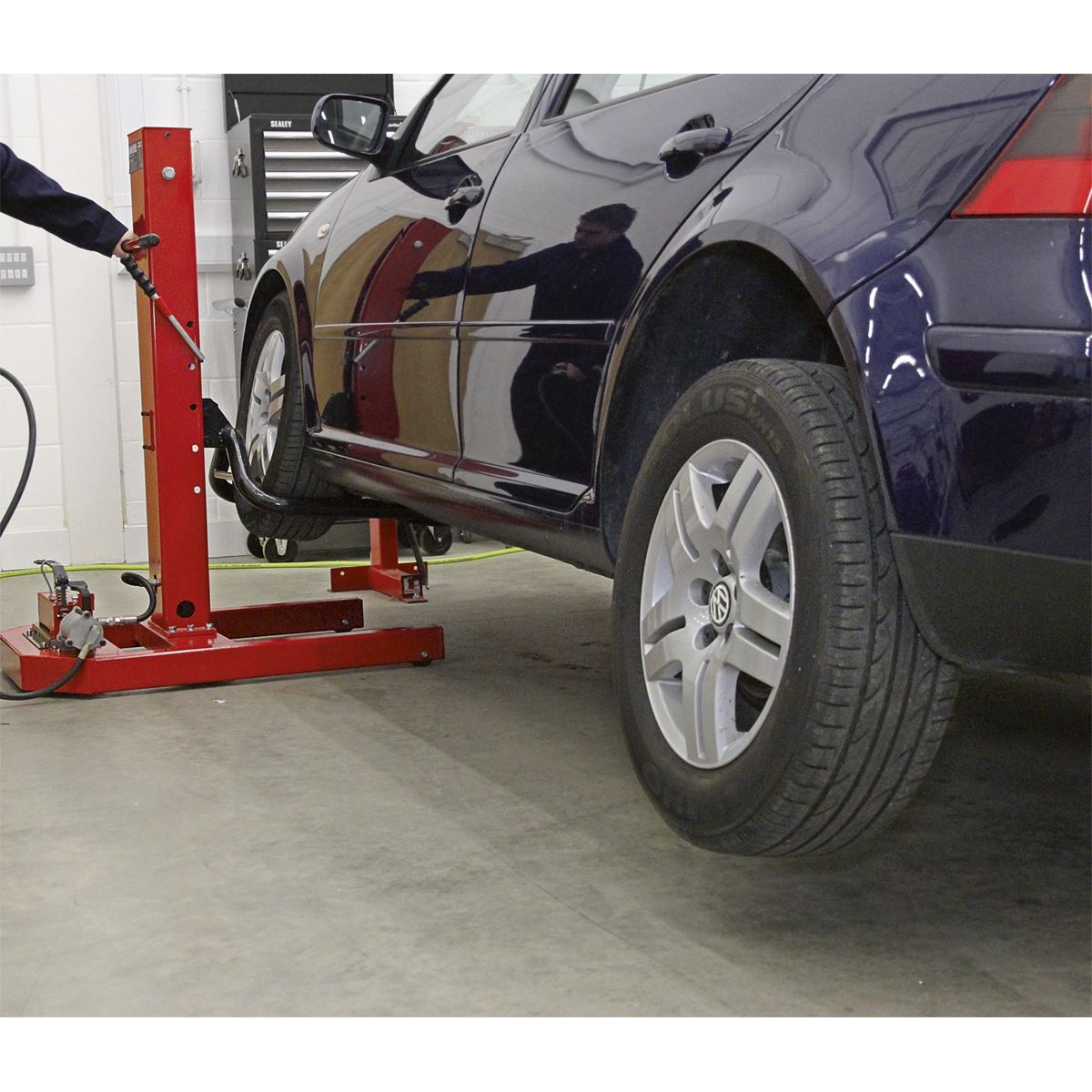 Sealey Vehicle Lift 1.5 Tonne Air/Hydraulic with Foot Pedal AVR1500FP