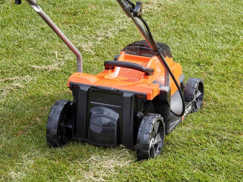 BLACK DECKER Compact Lawnmower 33cm 36V 1 x 2.0Ah Li-ion BCMW33362L1