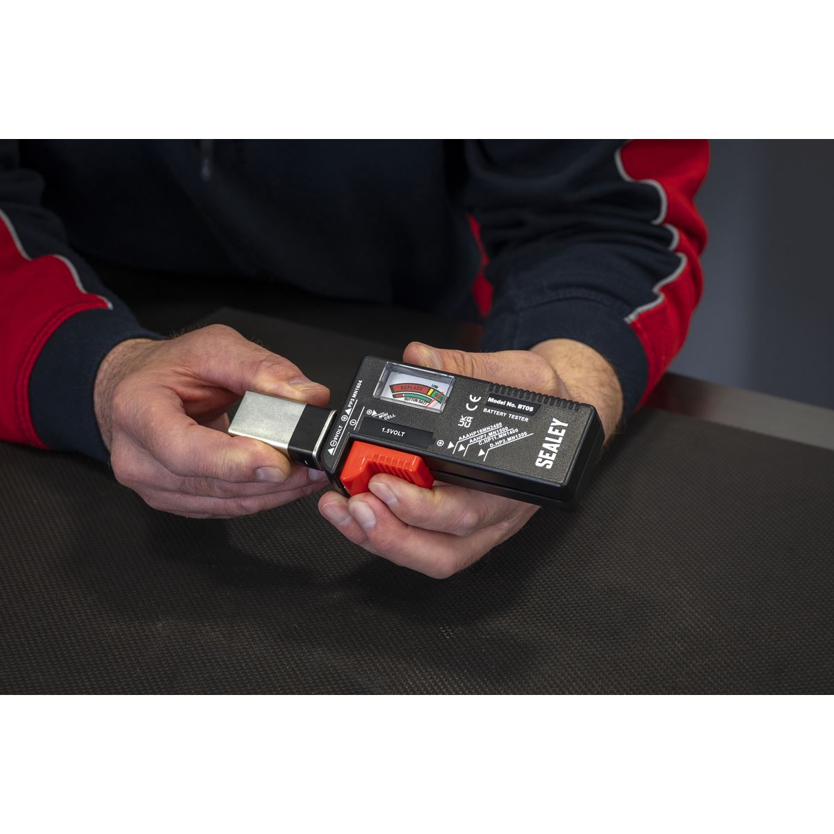 Sealey Multipurpose Battery Tester AAA, AA, C, D, 1.5V, 9V And Button Type BT05