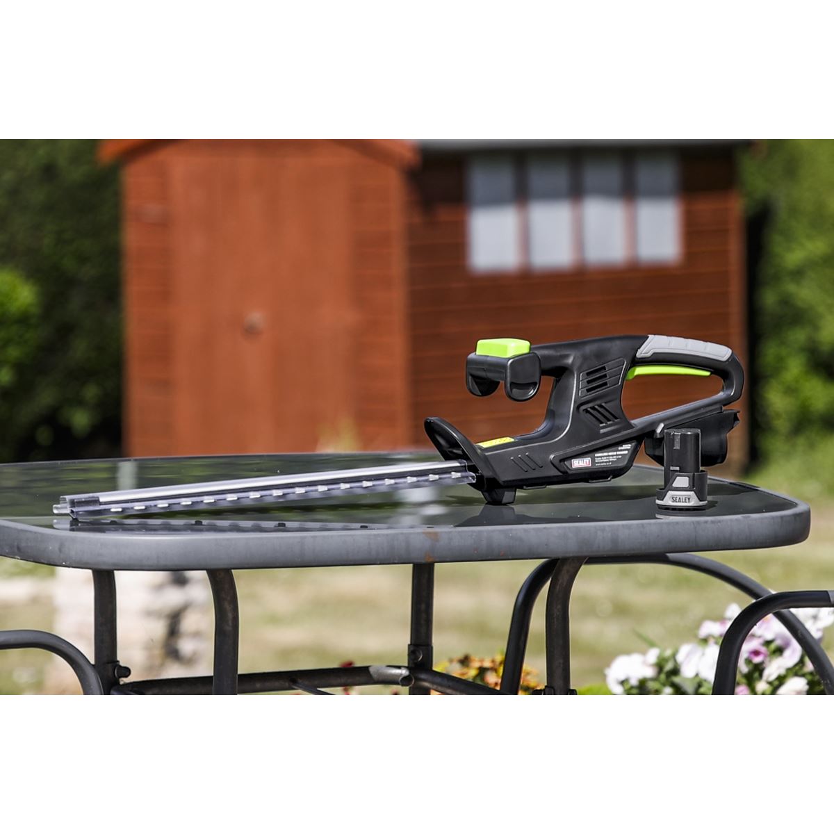 Sealey Cordless Hedge Trimmer Kit 10.8V 2Ah Blade 450mm SV10.8 Series CP108VHT