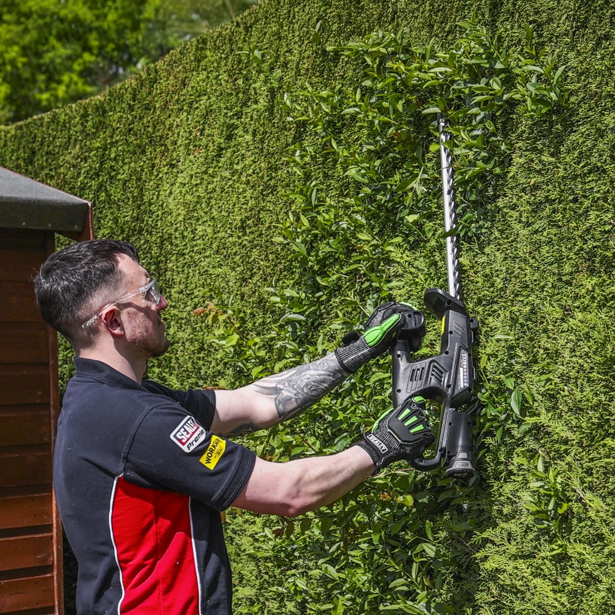 Sealey Cordless Hedge Trimmer Kit 10.8V 2Ah Blade 450mm SV10.8 Series CP108VHT