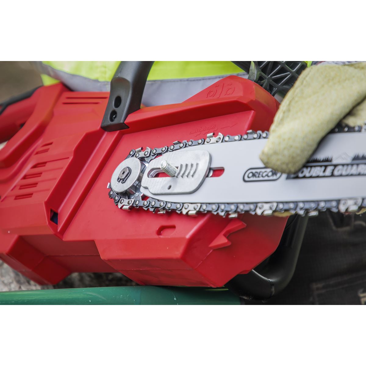 Sealey Cordless Chainsaw 25cm 20V 4Ah SV20 Series Kit 2 Batteries CP20VCHSKIT