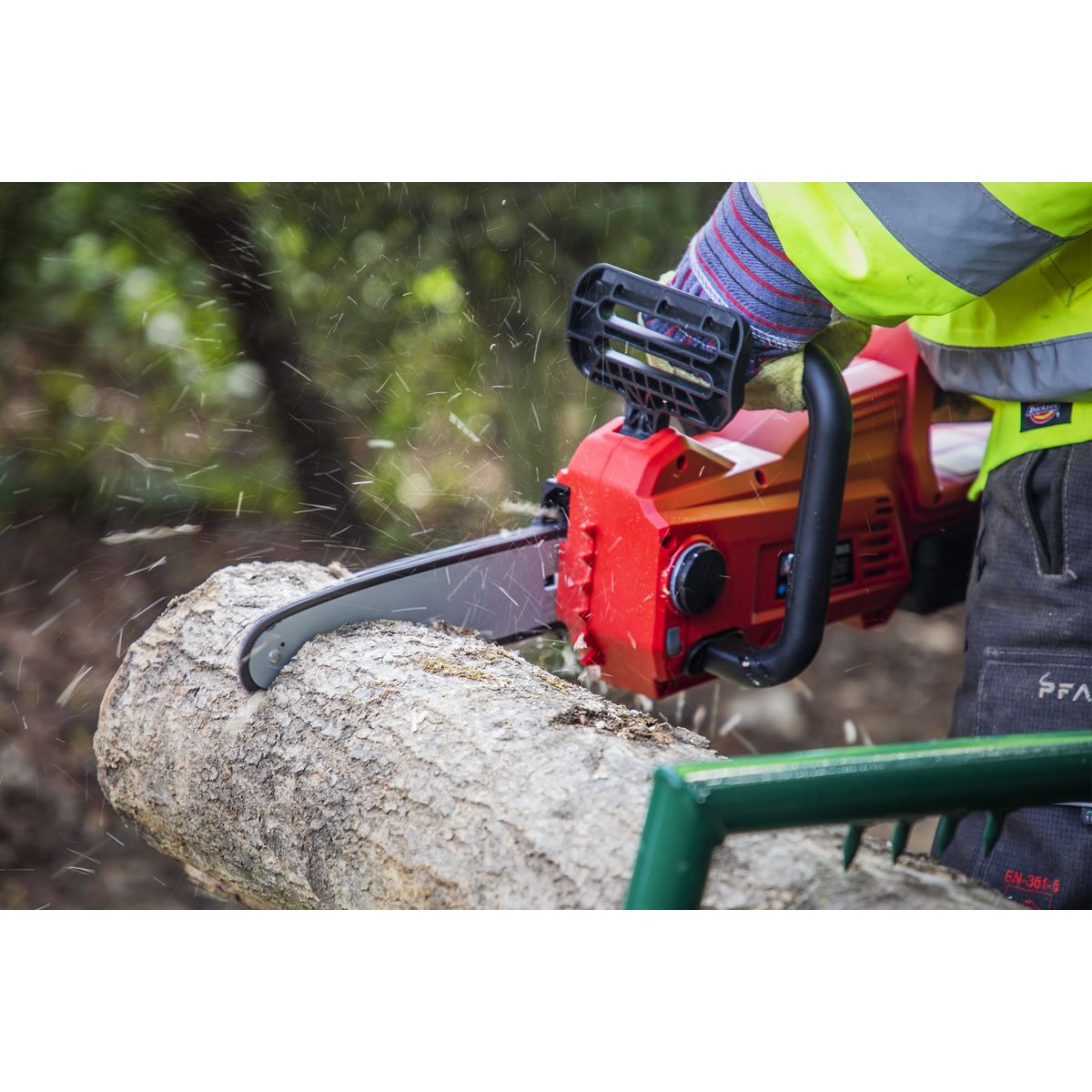 Sealey Cordless Chainsaw 25cm 20V 4Ah SV20 Series Kit 2 Batteries CP20VCHSKIT