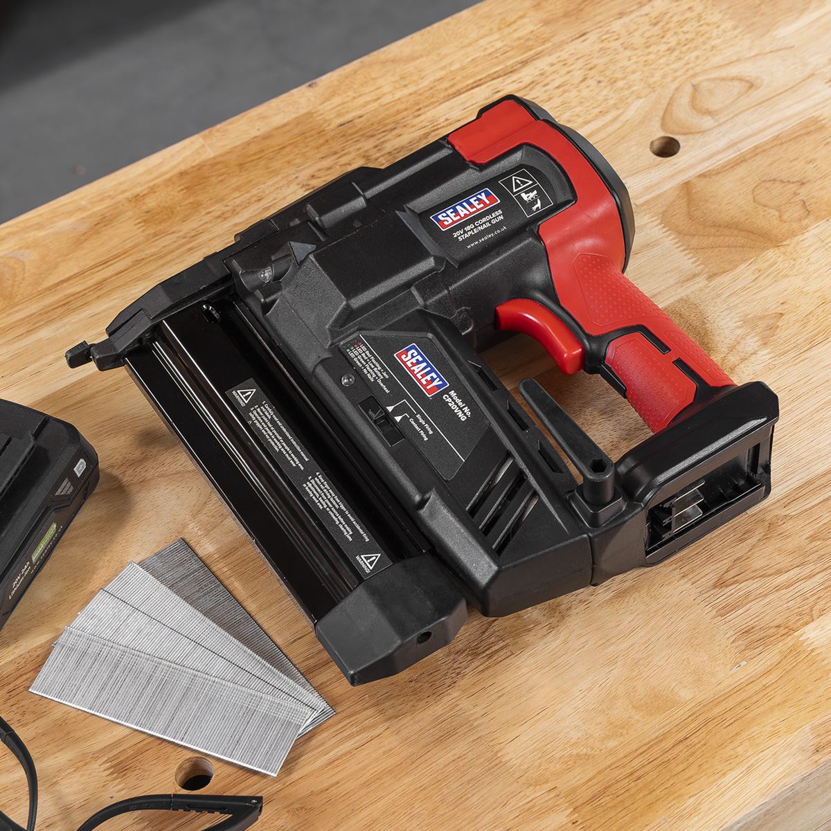 Sealey Cordless Nail/Staple Gun 18G 20V 2Ah SV20 Series Lithium-ion CP20VNGKIT1