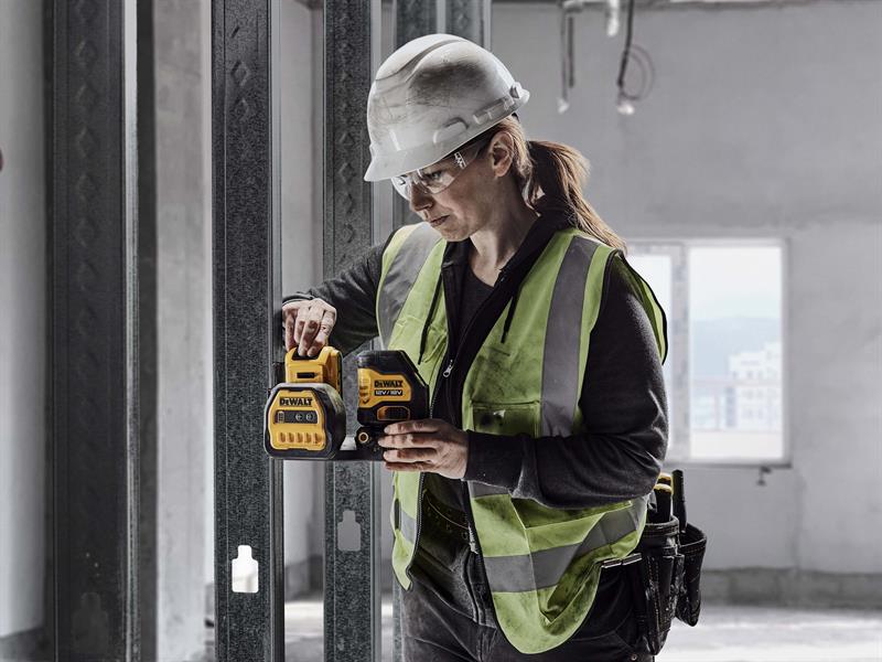 DEWALT DCE088D1G18 Self-Levelling Cross Line Green Beam Laser 12/18V 1 x 2.0Ah Li-ion DEW088D1G18D