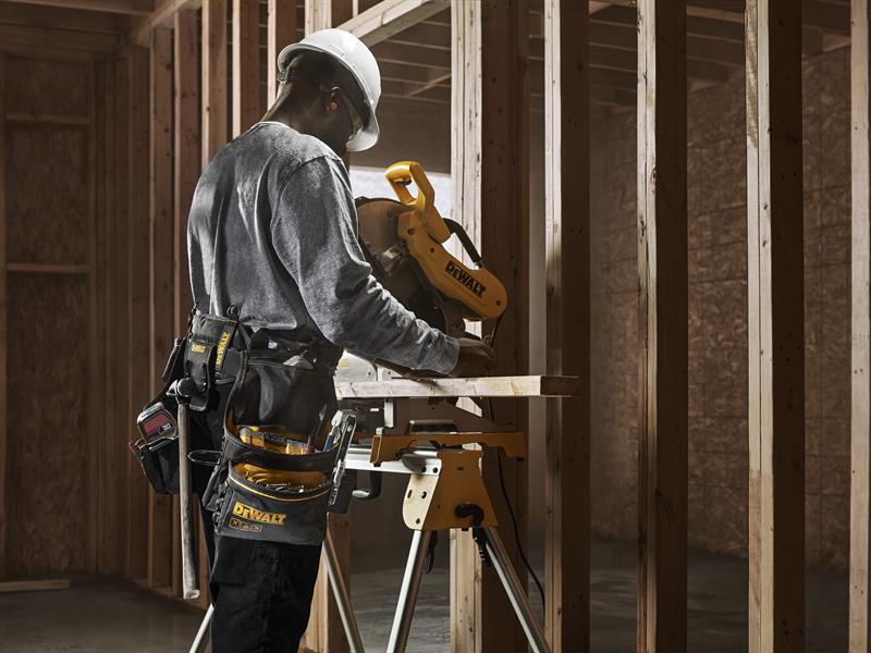 DEWALT Pro Tool Rig 132cm Padded Belt Various Pockets DWST40603