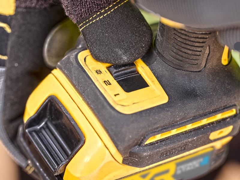 DEWALT Hyrdralic Impact Driver 18V 2 x 1.7Ah POWERSTACK Li-ion DEWDCF870E2T