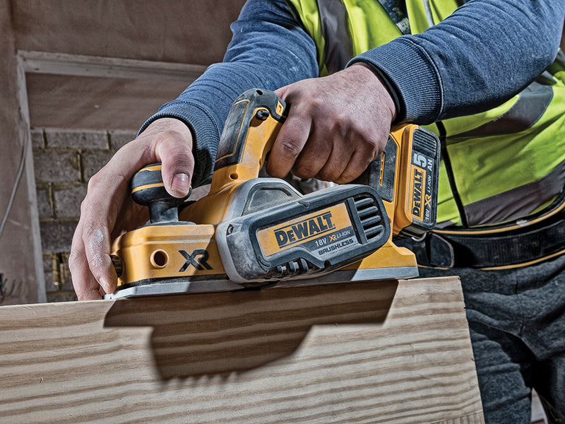 DEWALT DCP580P2 XR Brushless Planer 18V 2 x 5.0Ah Li-ion DEWDCP580P2