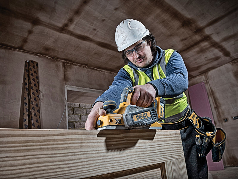 DEWALT DCP580P2 XR Brushless Planer 18V 2 x 5.0Ah Li-ion DEWDCP580P2