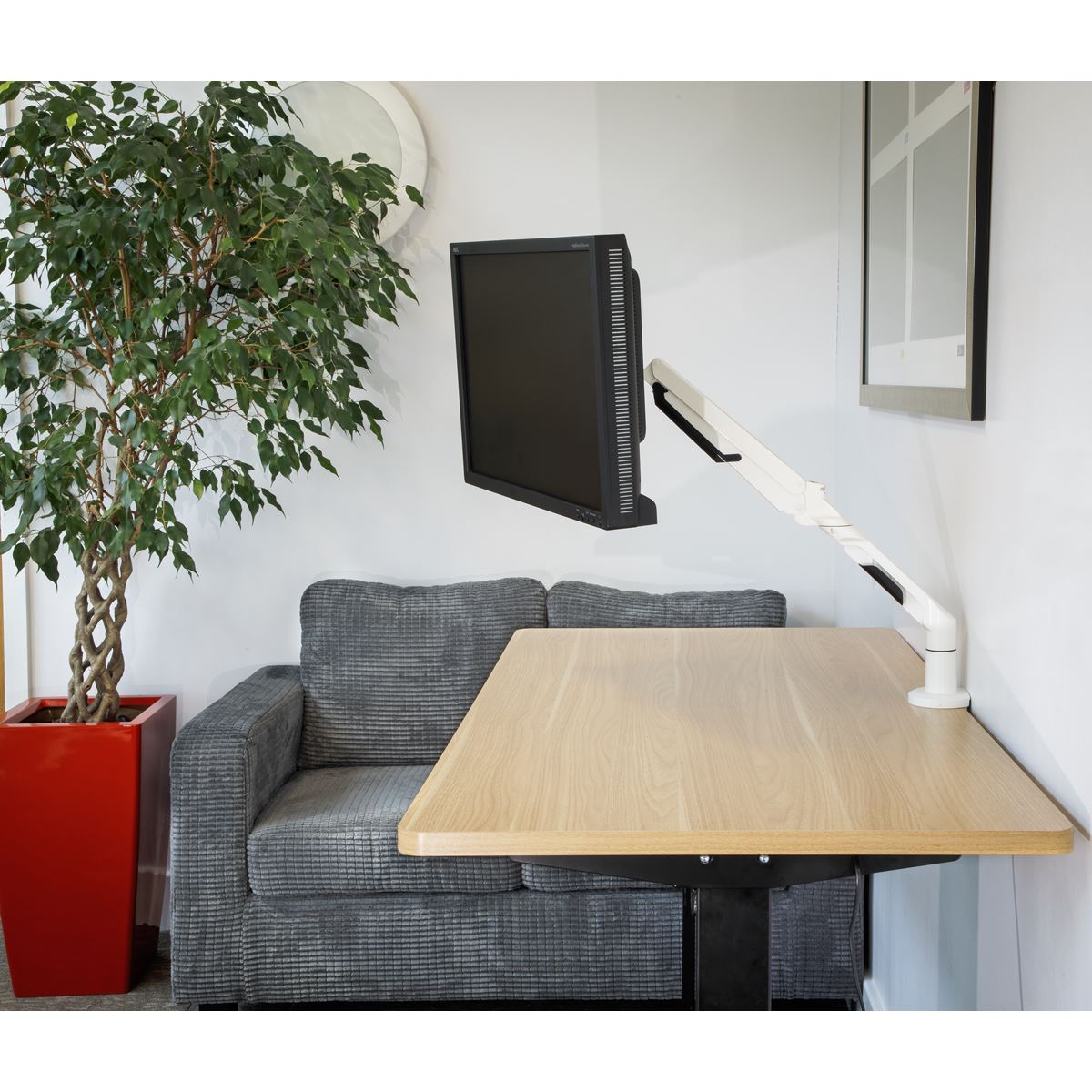 Dellonda Single Monitor Arm 12kg Load Capacity 17-36" Screens White DH26