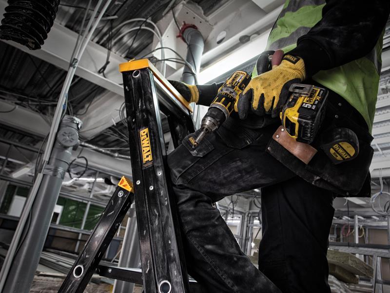DEWALT Ladders Professional Single Stepladder, 0.75m 3 Rungs DWLDXLD113E
